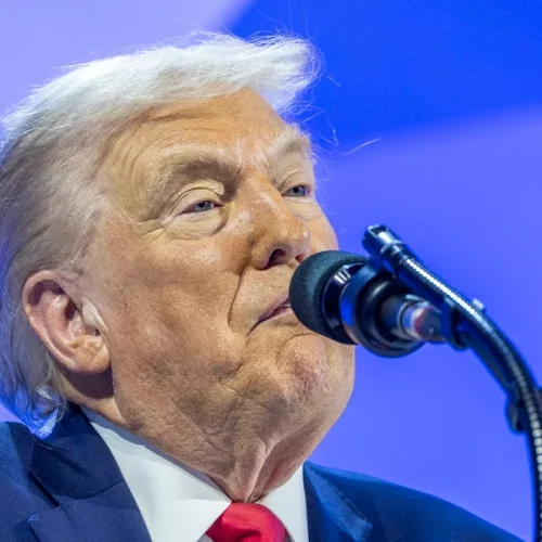 Trump promete “vingar” morte de militares americanos no Irã