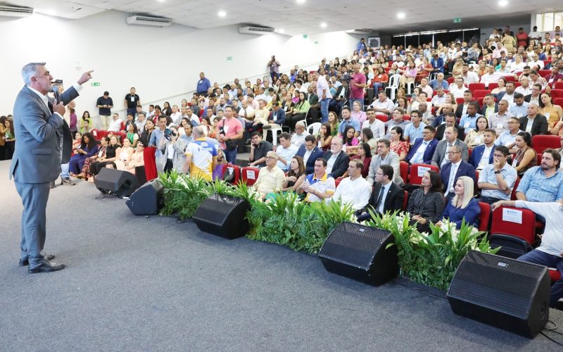 Amélio Cayres lembra compromisso com vereadores em evento da Asscam