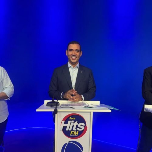 Vicentinho Júnior mantém foco em propostas e experiência no primeiro debate da Record News