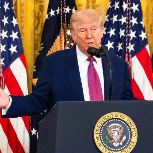 Preço do petróleo despenca nos EUA após recuo de Trump na guerra do Irã