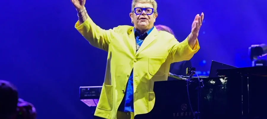 Elton John agradece ao público brasileiro em show exclusivo no Rock in Rio: ‘Parte tão linda da minha vida’