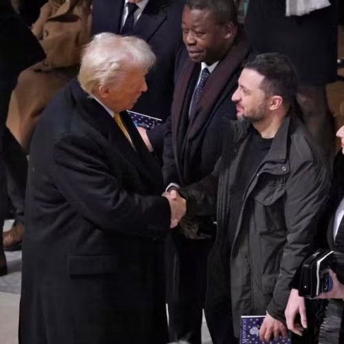 Trump chama Zelensky de ‘desrespeitoso’ após ser cobrado na Casa Branca