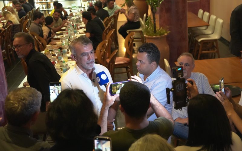Em Palmas, Amélio Cayres reúne profissionais da imprensa