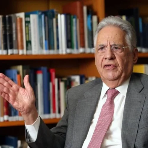 Filhos de FHC conseguem na Justiça interdição do ex-presidente