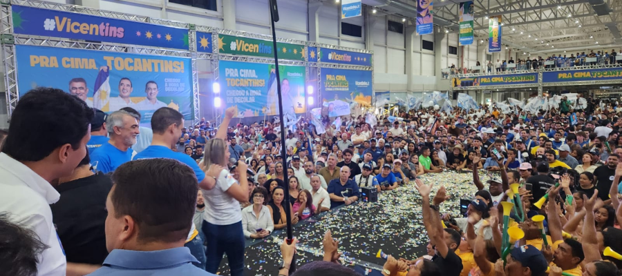 Multidão lota Centro de Convenções de Araguaína em ato com Vicentinho, Amélio e Alexandre Guimarães