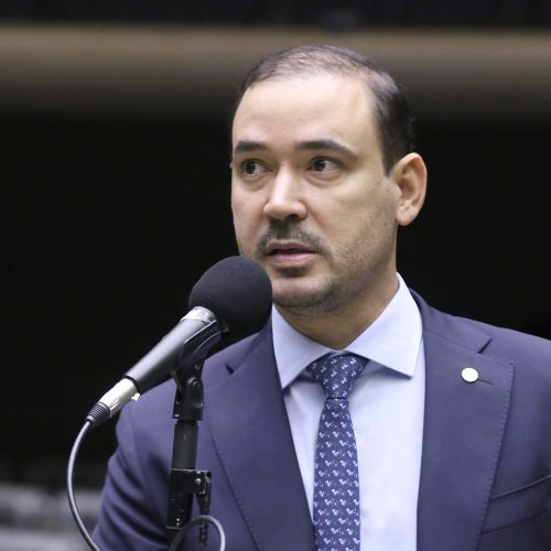   Vicentinho Júnior anuncia voto favorável ao fim da escala 6×1