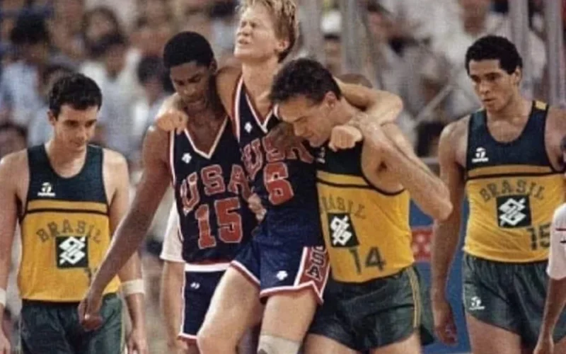 Steve Kerr, técnico dos Warriors, homenageia Oscar Schmidt