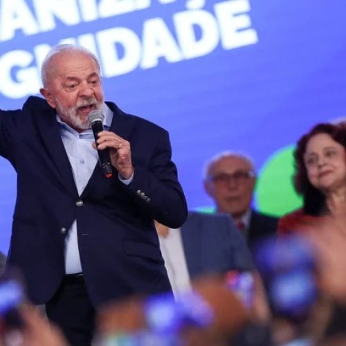 Lula pede que Câmara tome providências contra Eduardo Bolsonaro