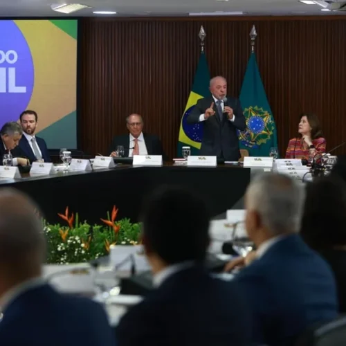 Lula peita Trump e avisa: o “Brasil não vai se curvar”