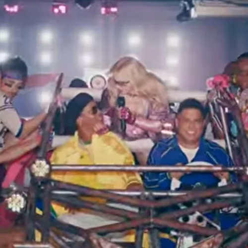 Ronaldo Fenômeno  dirige o bugue com madonna