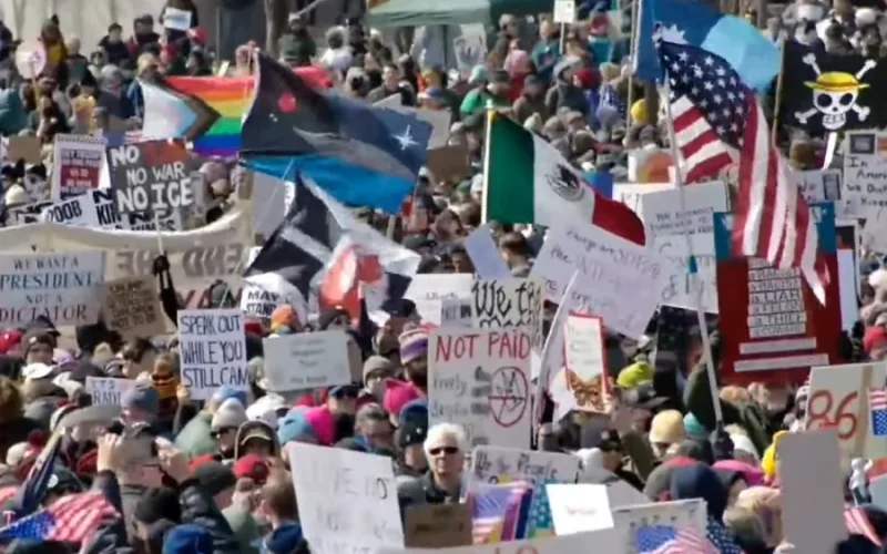 EUA: milhares protestam em todo o país contra o governo Trump