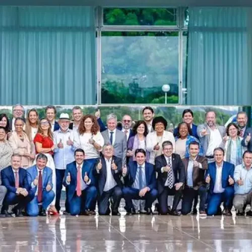 Ministros deixam governo Lula para eleições e até 17 avaliam saída
