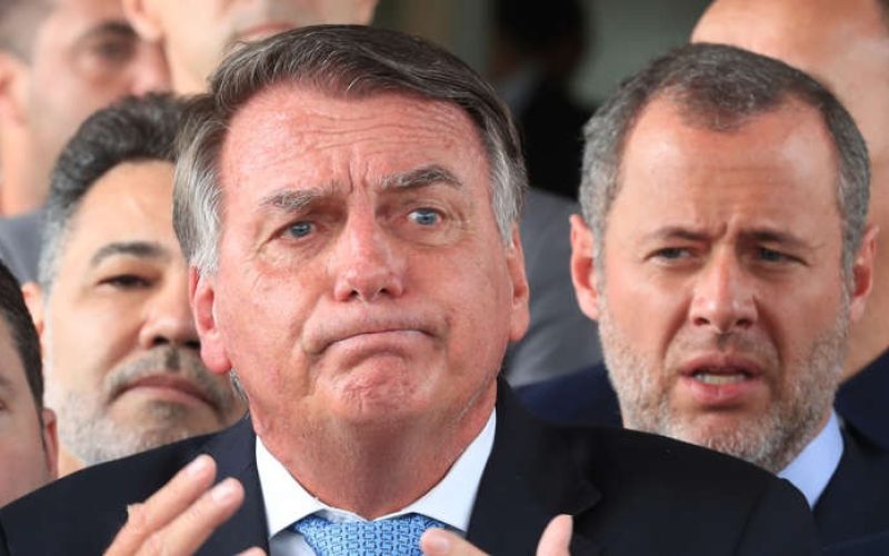 Maioria dos brasileiros defende prisão de Bolsonaro (foto)  por tentativa de golpe, aponta Datafolha