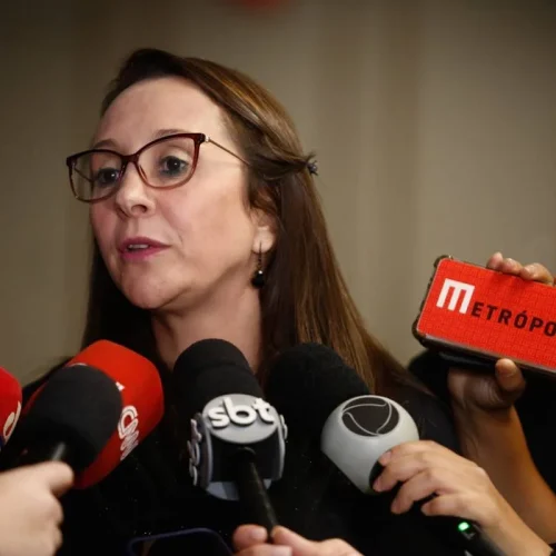 Podemos adia decisão sobre aliança com Flávio Bolsonaro