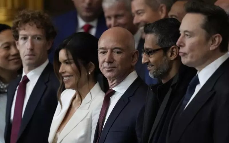 Quarteto de bilionários presente em posse de Trump tem fortuna maior que PIB de 175 países