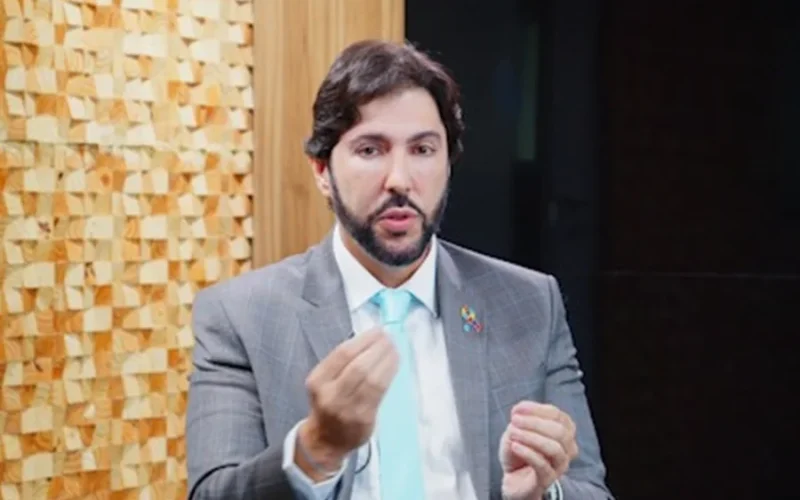 Neurocientista de Bolsonaro fala sobre “Estímulo Elétrico Craniano” para tratar soluços