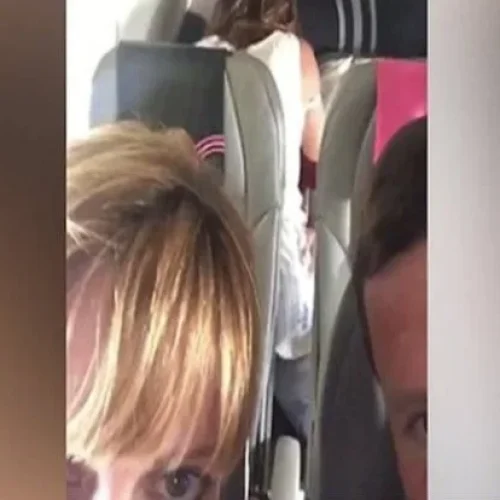 Casal é preso ao tentar fazer sexo dentro de avião na Argentina