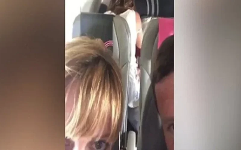Casal é preso ao tentar fazer sexo dentro de avião na Argentina