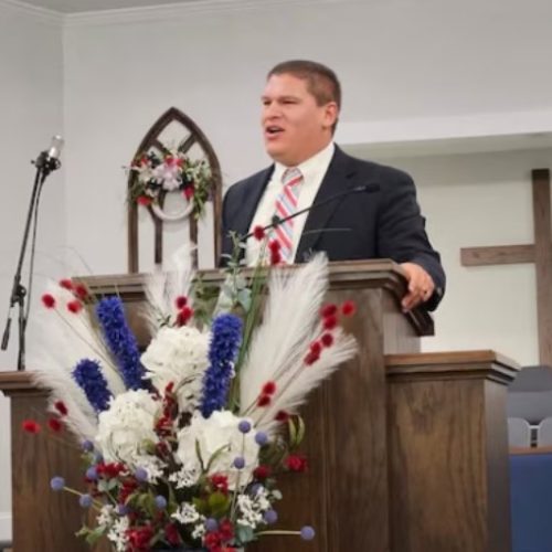Homens armados invadem igreja e sequestram pastor