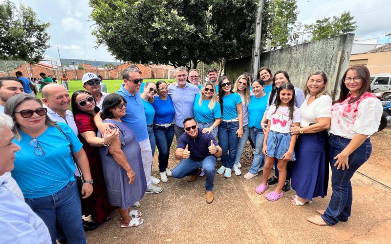 “Política se faz com união e responsabilidade”, diz Amélio (centro) durante encontro de lideranças em Paraíso