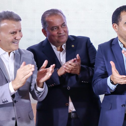Na abertura da Agrotins, vice-presidente do Senado Federal, Eduardo Gomes agradece homenagem à filha  e prega união